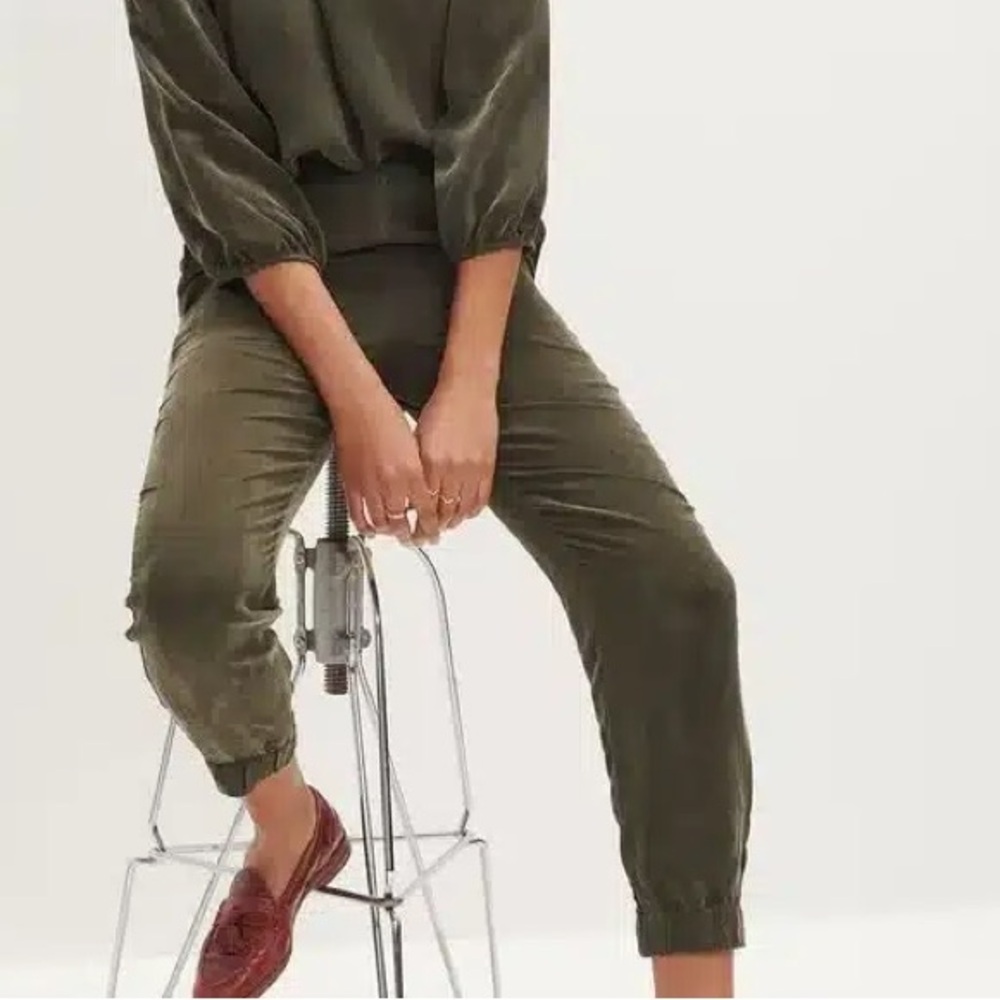 Amour Vert Henri Cupro Joggers Dark Green‎